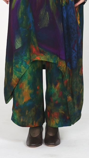 Flowers in a vase Pants